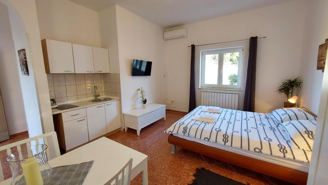 Soline Ada Apartment Pjescana Uvala Exterior foto